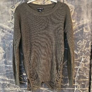 Earthy Green Crew Neck Sweater with Ribbed Texture